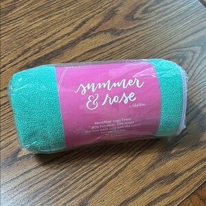 FabFitFun Summer & Rose yoga mat towel